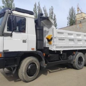 foto RENOVIERT 6x6 kipper Tatra Terrno